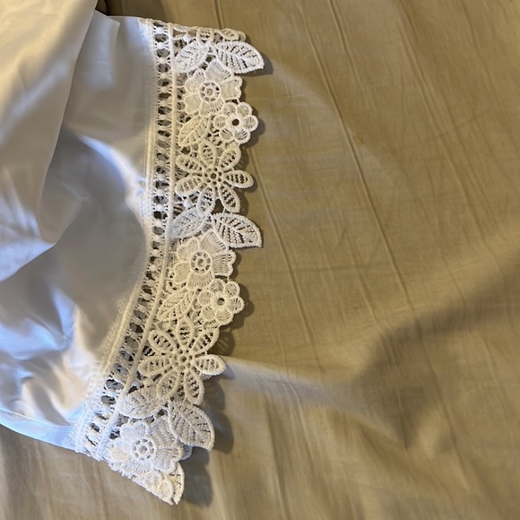 Bridal robe with floral detail on back - Picture 3 of 4